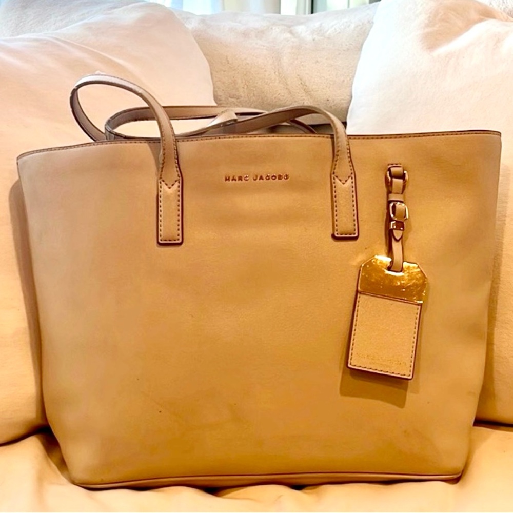 Marc Jacobs Sidekick Tan Luggage Tag 2019SS Plain Gold Leather Logo Purse Tote - Picture 3 of 14